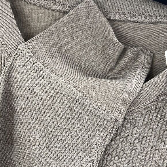 Gap medium brown Henley  - Picture 4 of 5